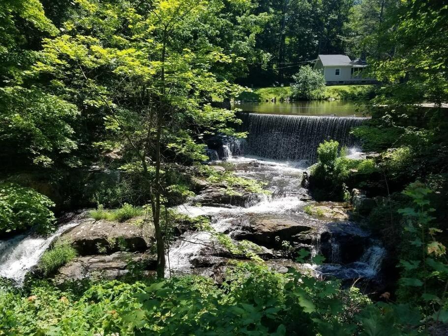 Cottage At Millpond Falls - A Romantic Escape Warwick Exterior photo